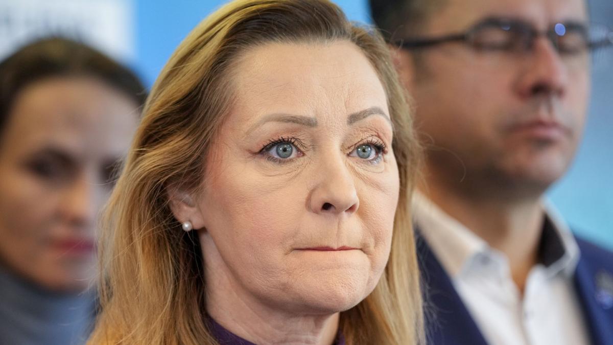 Ce ar putea primi Elena Lasconi pentru retragerea din alegeri