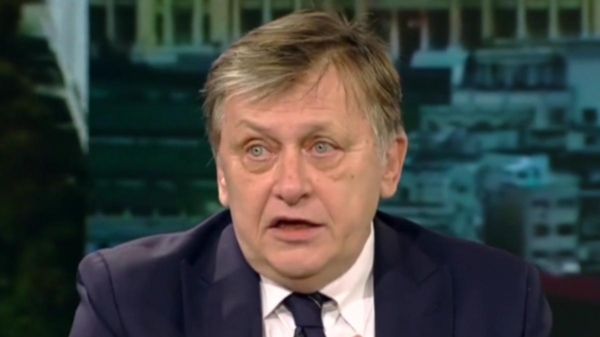 Crin Antonescu il sustine pe Bolojan dupa proteste Imi plac multimile dar nu la locul de munca