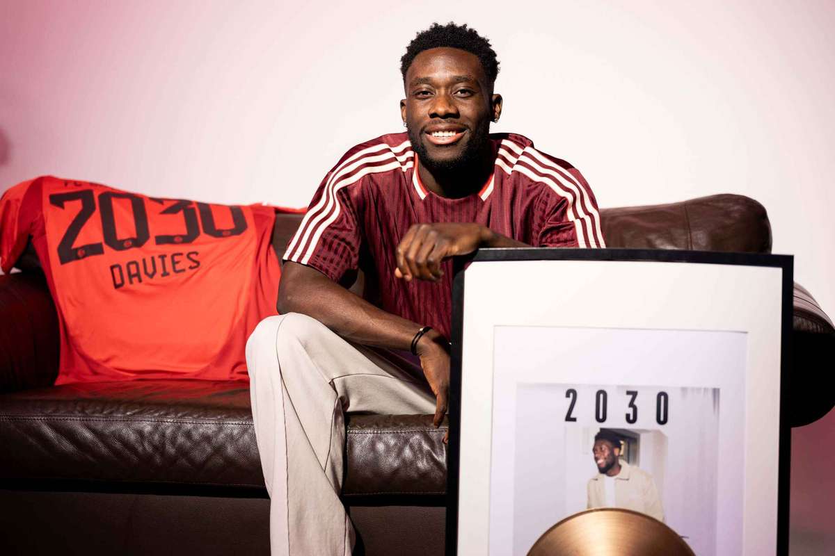 Alphonso Davies si a prelungit contractul cu Bayern pana in 2030