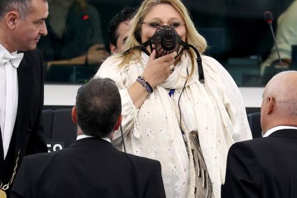 Institutul de Investigare a Crimelor Comunismului a denuntat o pe Diana Sosoaca la Parchet Motivul