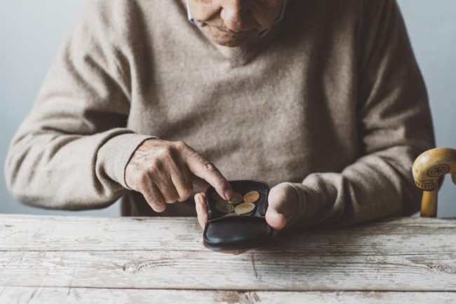 Pensionarii cu pensii mici vor primi 800 lei