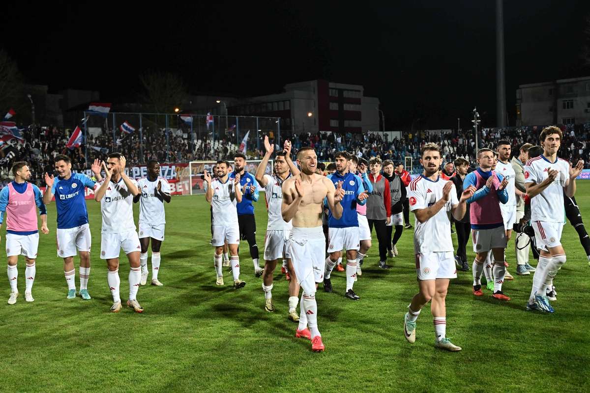 Rapid se poticneste la Galati Koljic rateaza ocazii mari la debut