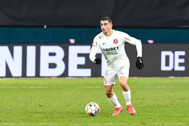 Unul dintre cei mai buni fundasi stanga din Liga 1 si a prelungit contractul