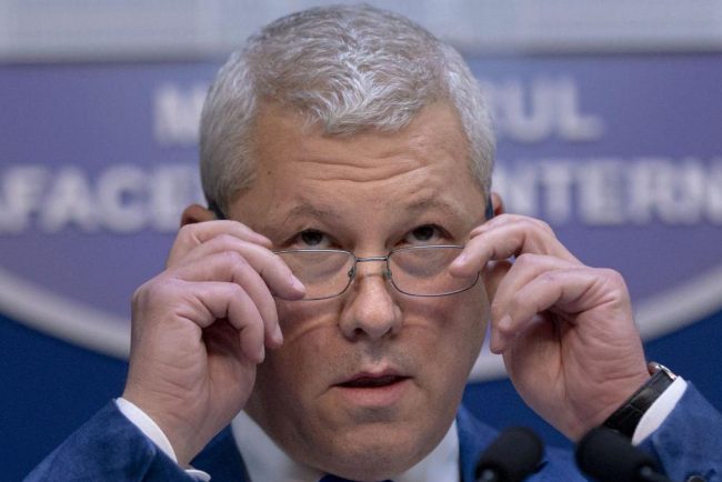 Catalin Predoiu Nu exista democratie cu politicieni asociati cu oameni inarmati
