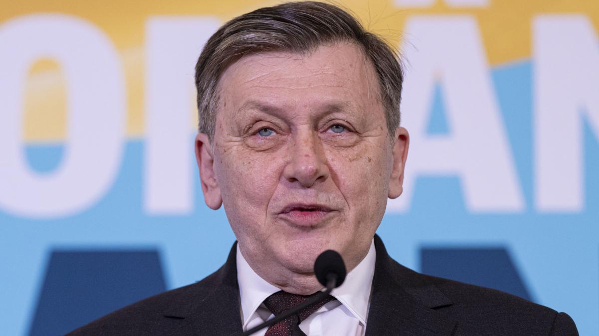 Crin Antonescu despre suveranisti E ca la parastas Oamenii fura coliva