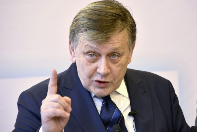 Crin Antonescu neaga o intelegere cu PSD privind Ciolacu
