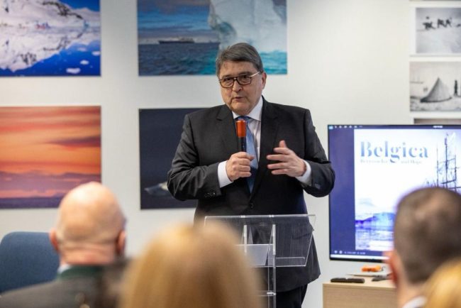 Emil Hurezeanu la inaugurarea sediului Sectiei Consulare din Bruxelles