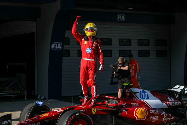 Lewis Hamilton obtine pole position ul pentru sprintul din China