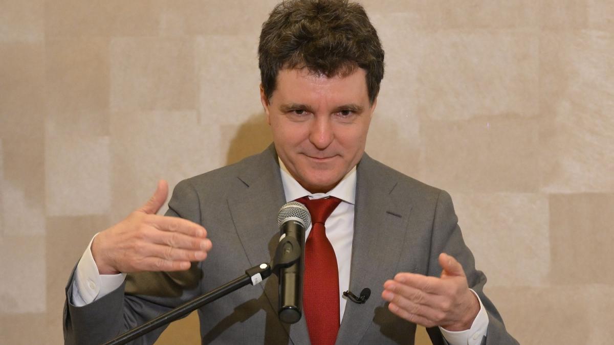 Pe cine vede Nicusor Dan in turul doi Daca alegerile ar fi azi eu sau Crin Antonescu