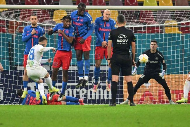 Programul etapei 30 din Superliga Capul de afis derbyul FCSB Universitatea Craiova