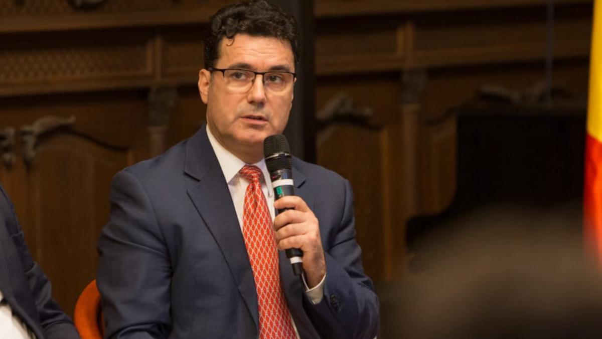 Un candidat nu poate aduna 200000 de semnaturi legal in 3 zile afirma rectorul SNSPA Remus Pricopie