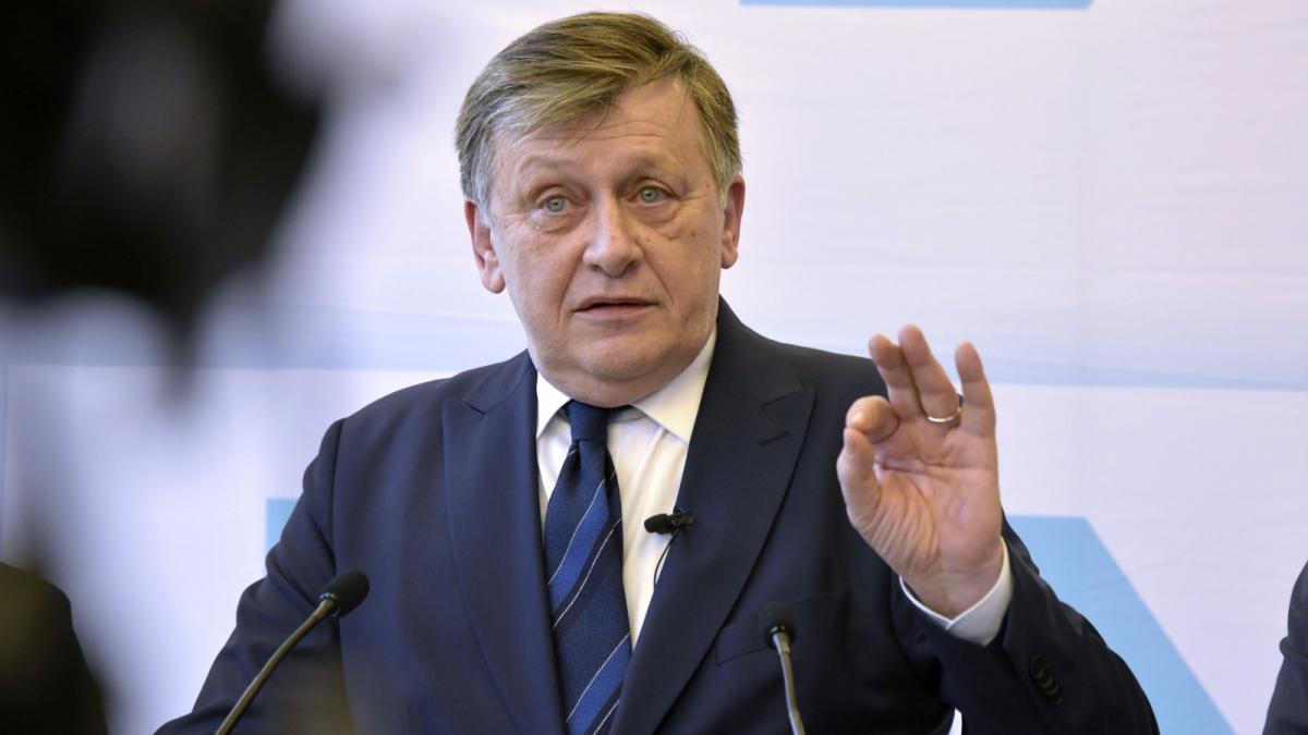 Voi uni aceasta natiune Crin Antonescu candideaza oficial la prezidentiale