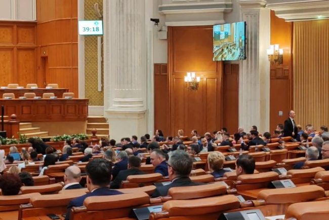 Circ in Parlament Sefa POT tipa la Predoiu Ministrul de Interne Provocati curenti de aer in cuvinte