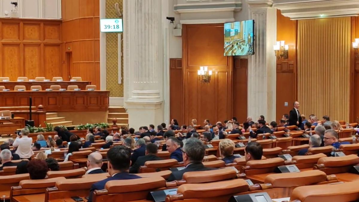 Circ in Parlament Sefa POT tipa la Predoiu Ministrul de Interne Provocati curenti de aer in cuvinte