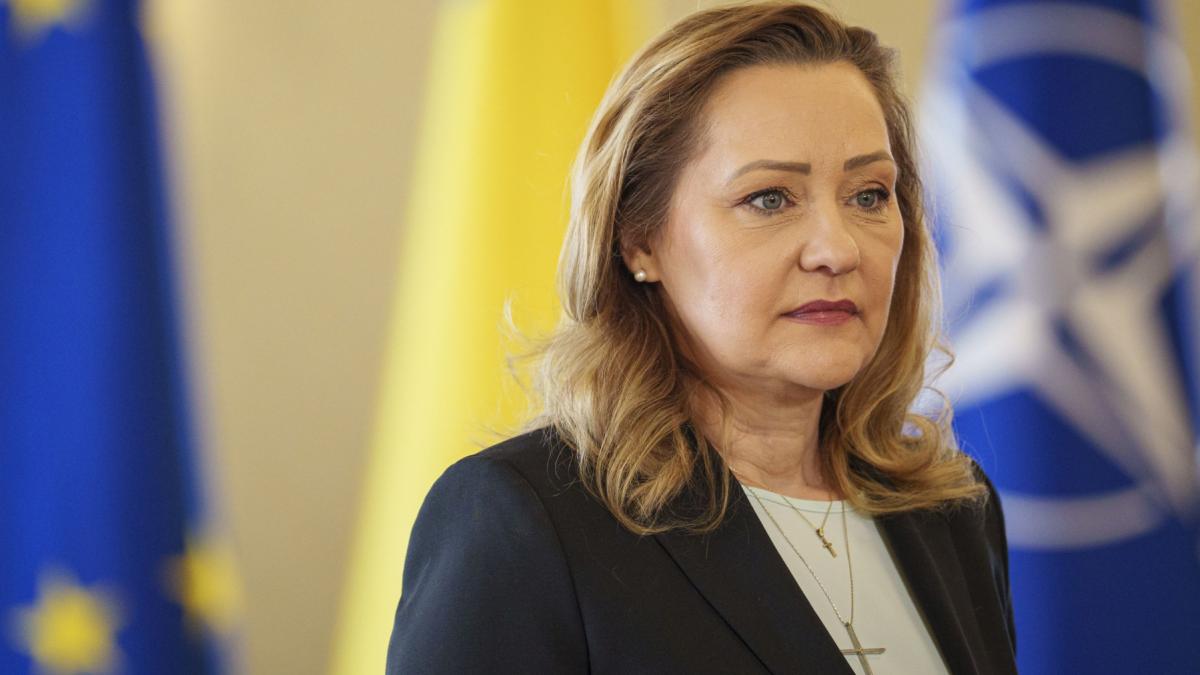 Elena Lasconi Am strans 30000 lei din donatii ca pentru seminte