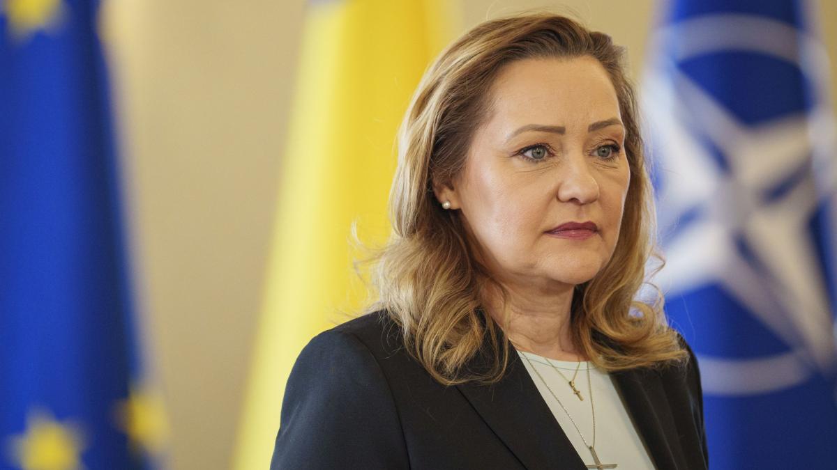 Elena Lasconi atac dur la Nicusor Dan Nu i poate spune Te iubesc fiicei sale Cum ar putea uni un popor