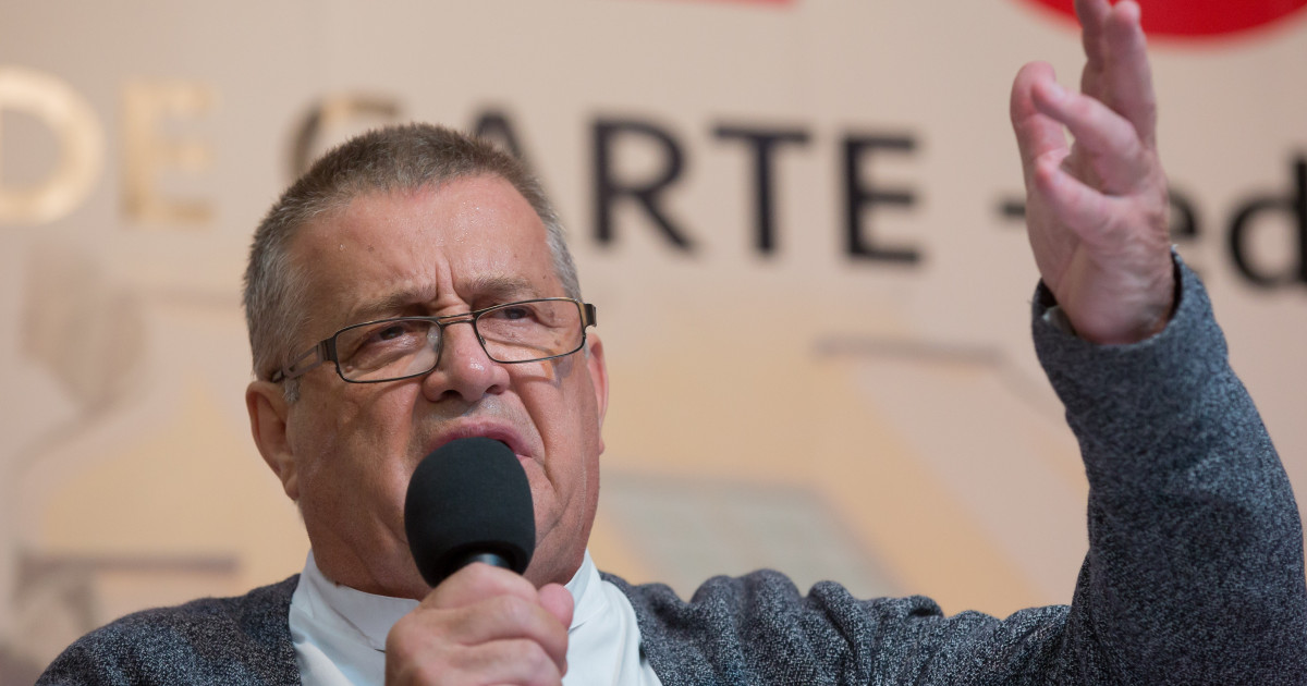 Mircea Dinescu il da in judecata pe Victor Ponta Ar trebui bagat la puscarie pentru tradare nationala