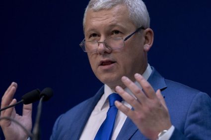 Motiunea simpla contra ministrului de Interne Predoiu respinsa