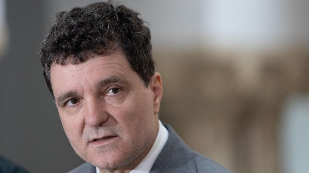 Nicusor Dan acuza BEC de cenzura si decizii periculoase
