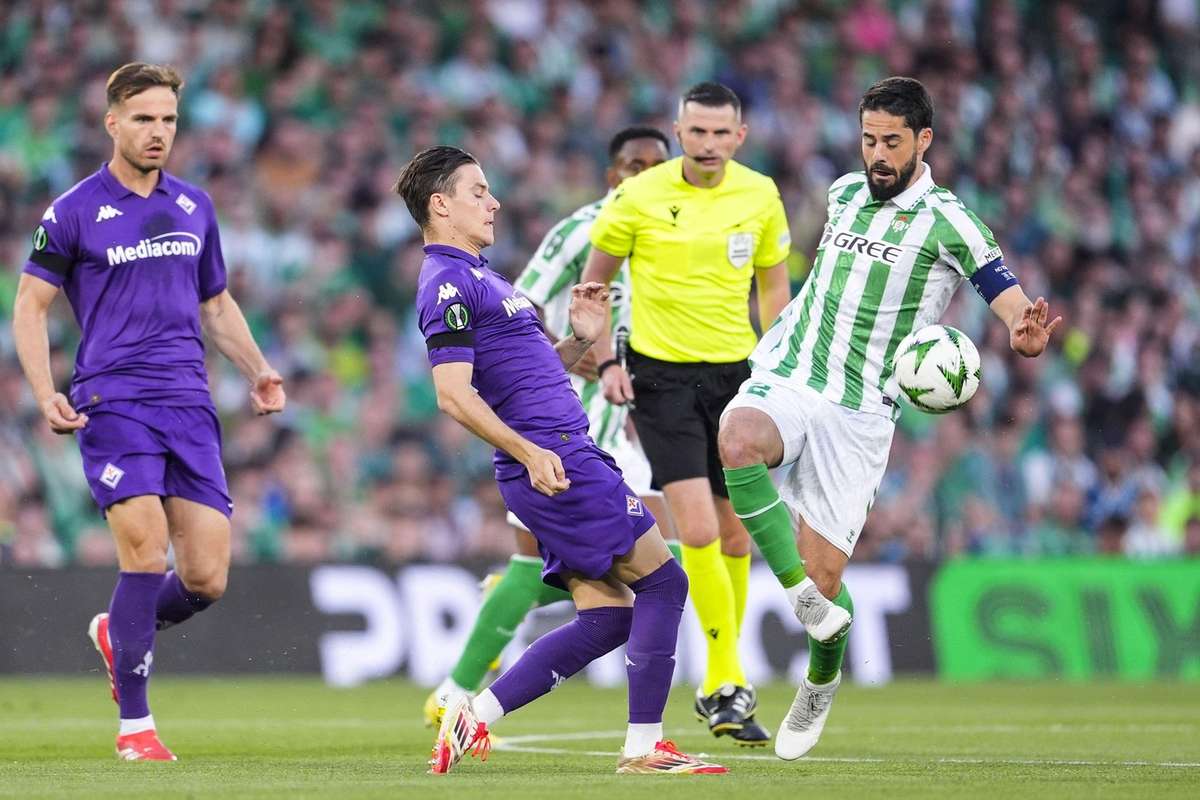 Conference League LIVE Betis Fiorentina si Chelsea Djurgarden Dueluri pentru finala mare