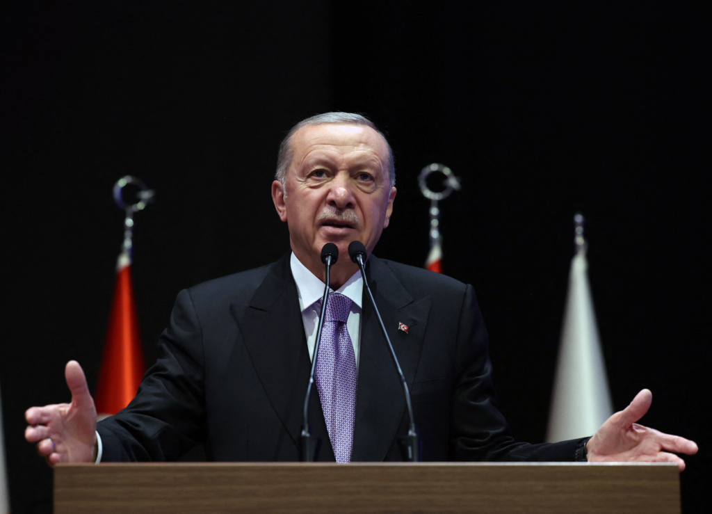 Erdogan i a spus lui Sharaa ca Turcia sustine ridicarea sanciunilor pentru Siria