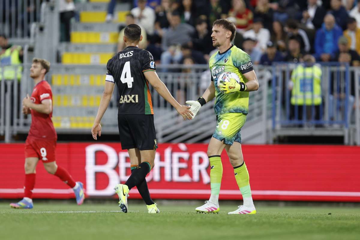Ionutz Radu blocheaza Fiorentina Venezia scapand de retrogradare