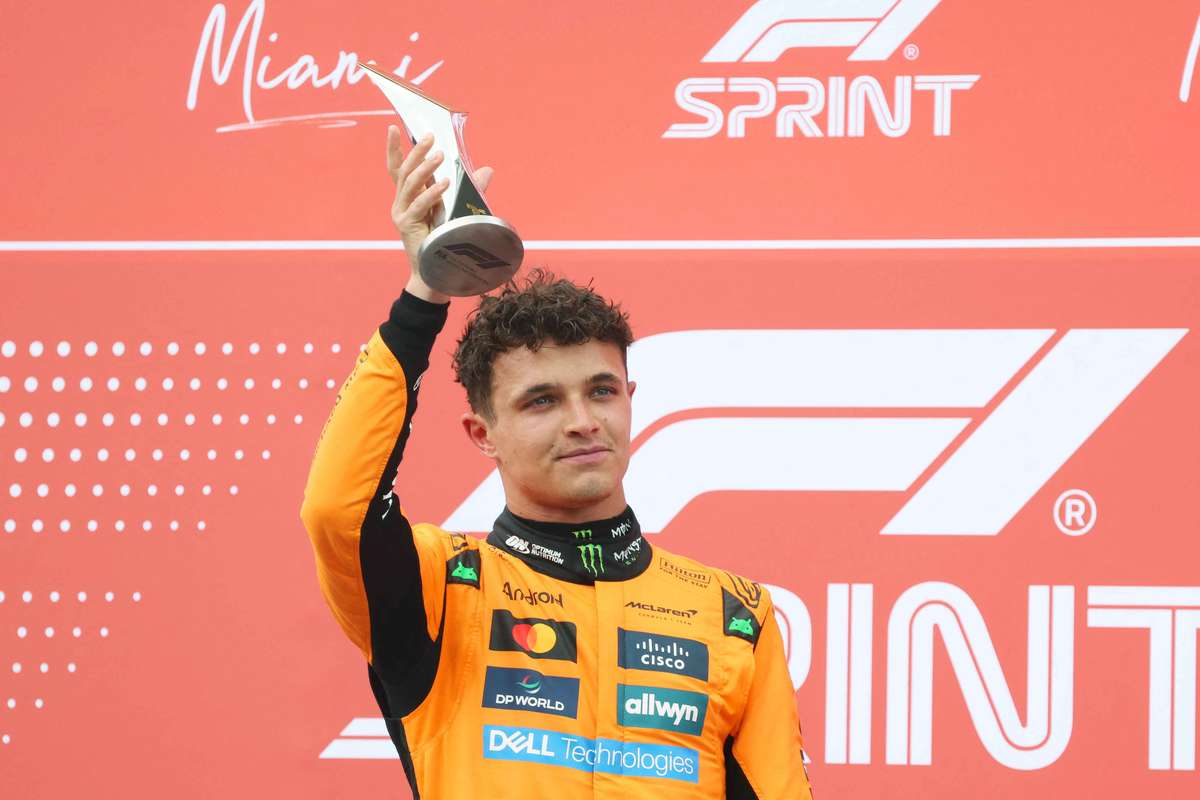 Lando Norris castiga sprintul pe ploaie la Miami