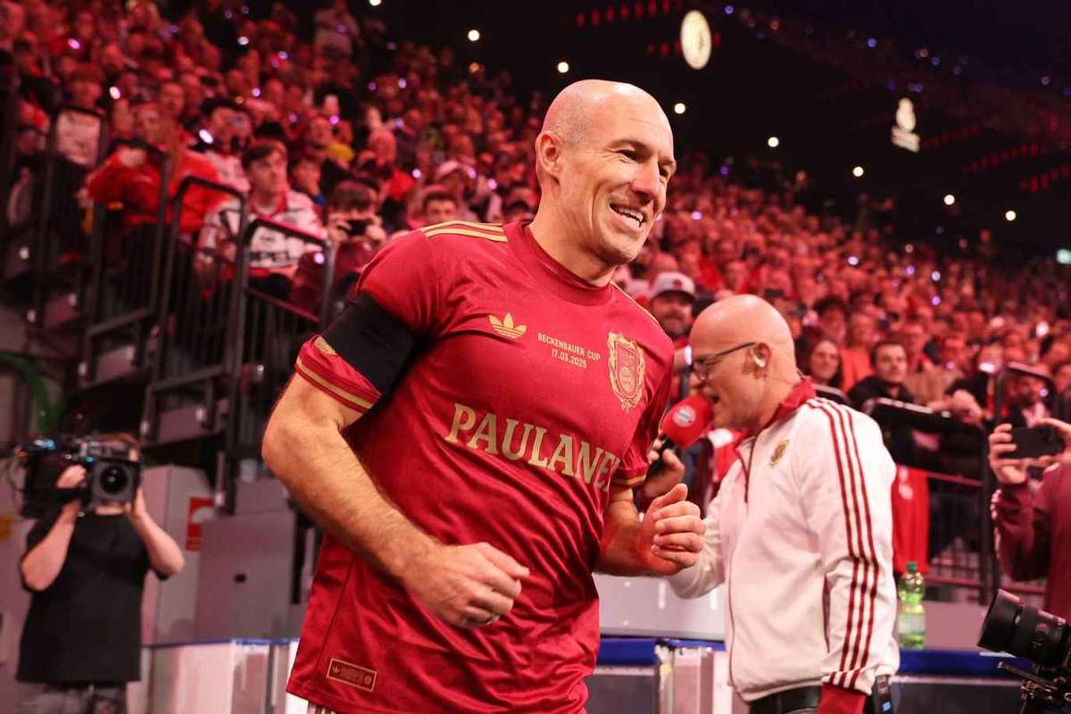 Oficial Arjen Robben sa intors ca antrenor