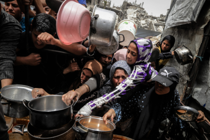 Palestinienii disperati ataca punctul de ajutoare