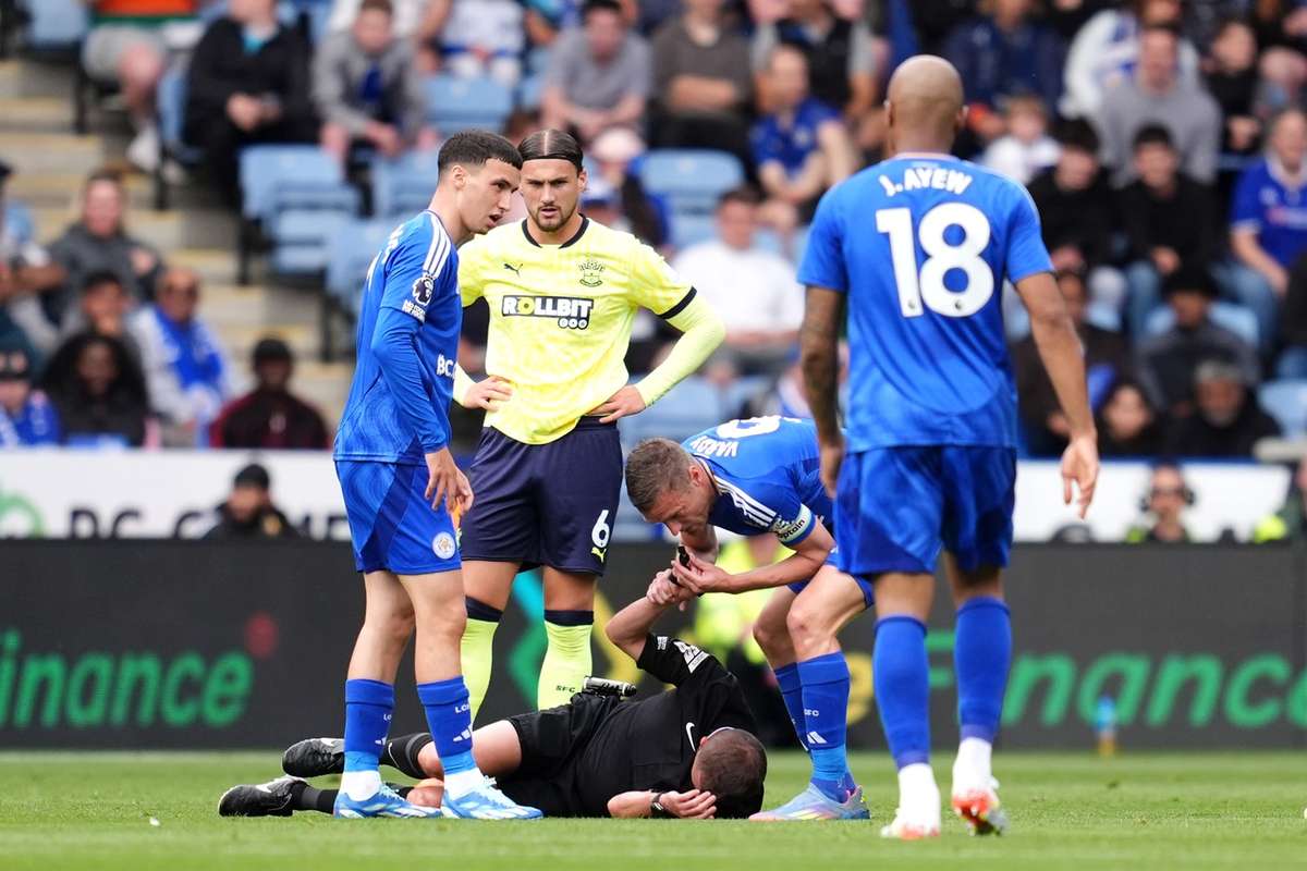 Premiera Arbitrul Leicester Southampton accidentat Vardy opreste meciul