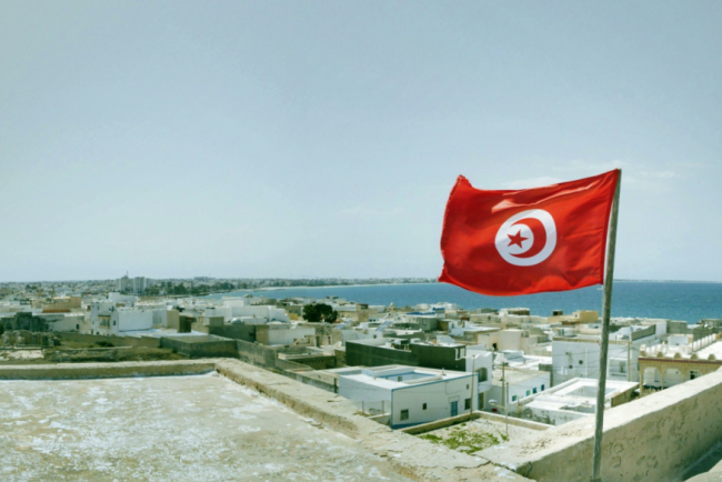 Tunisia renunta la contractele temporare pentru angajati
