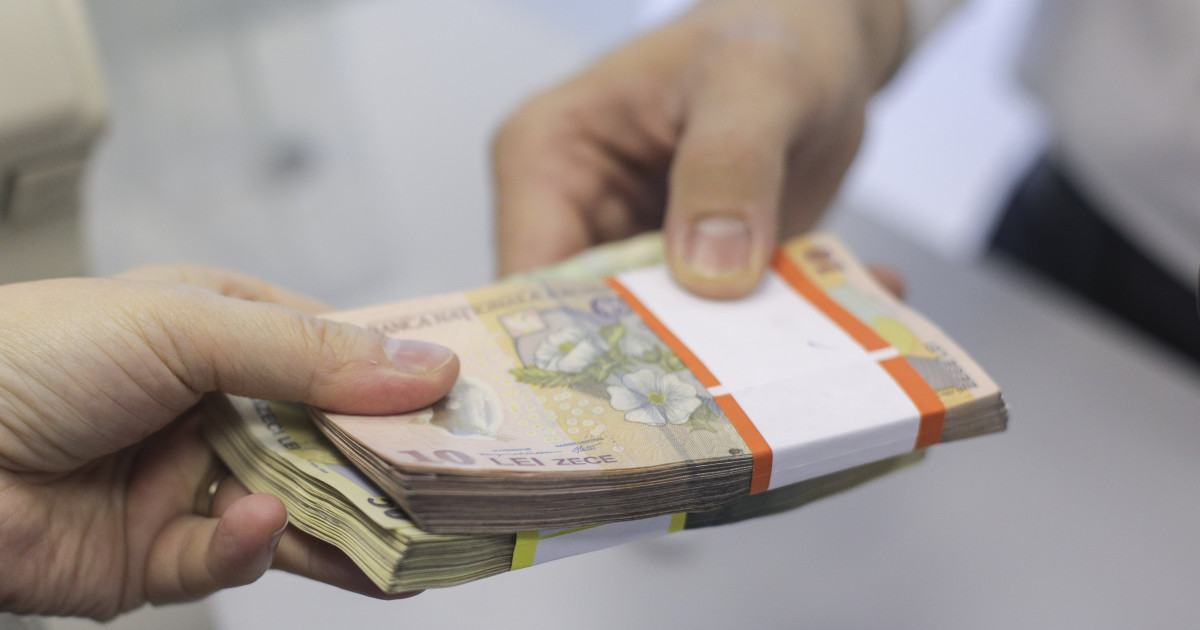 Cinci funct ionari bancari anchetati pentru frauda cu credite