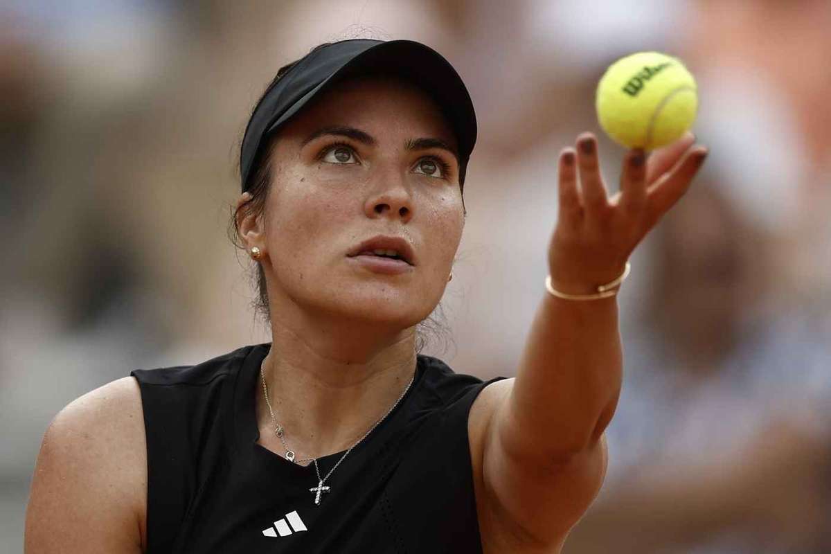 Tennis Tracker Gabriela Ruse invinge pe Van den Broek