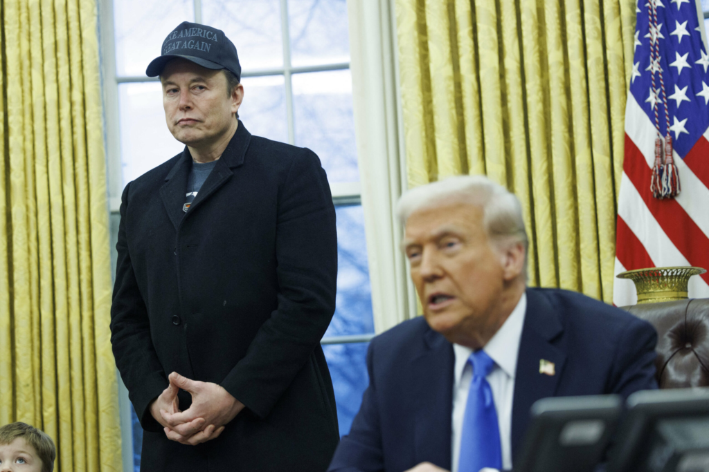 Trump critica directa la Musk Sunt dezamedited