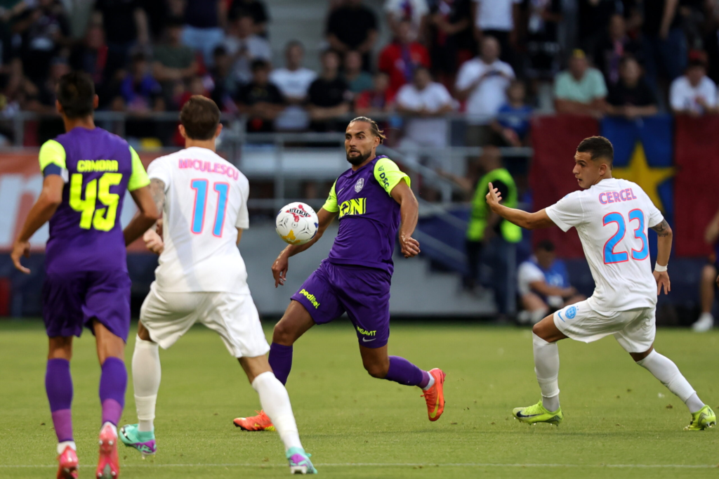 Incidente la meciul FCSB CFR Cluj Petarde droguri sanctiuni
