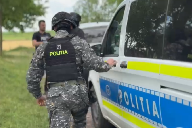 Perchezitii la fratele si sora criminalului din Mures