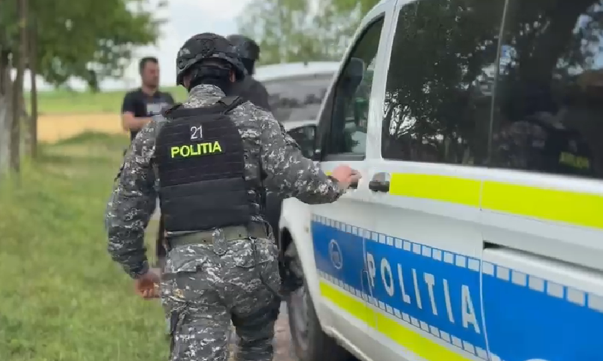 Perchezitii la fratele si sora criminalului din Mures