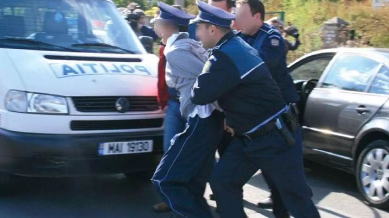 Scandal urias in Cluj Politist batut de tineri