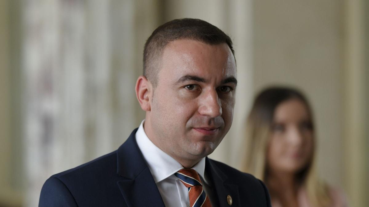 Sorin Grindeanu l a sunat pe Bogdan Ivan sa ceara retragerea finului