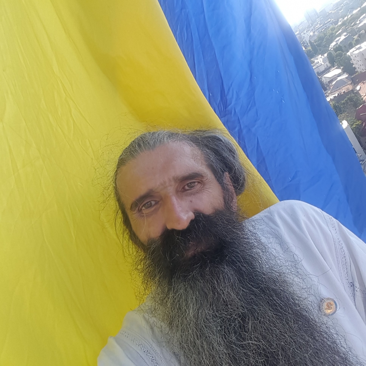 Stegarul dac s a urcat pe acoperisul unei cladirii din Penitenciarul Rahova