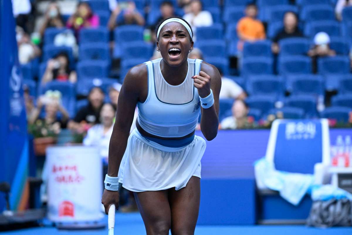 Coco Gauff invinge Leylah Fernandez si isi pastreaza sansele la Beijing
