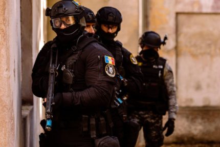 Operatiune DIICOT 22 retinuti pentru proxenetism si trafic