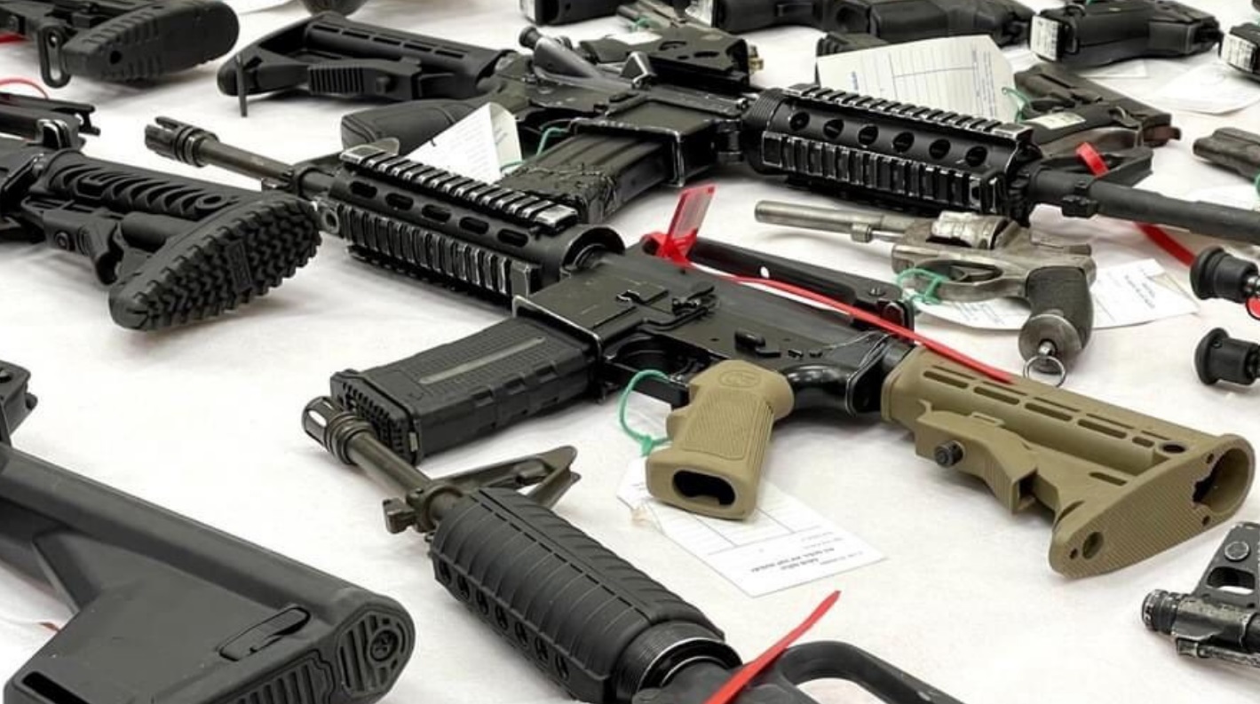 Peste 2700 de arme de foc confiscate de politie