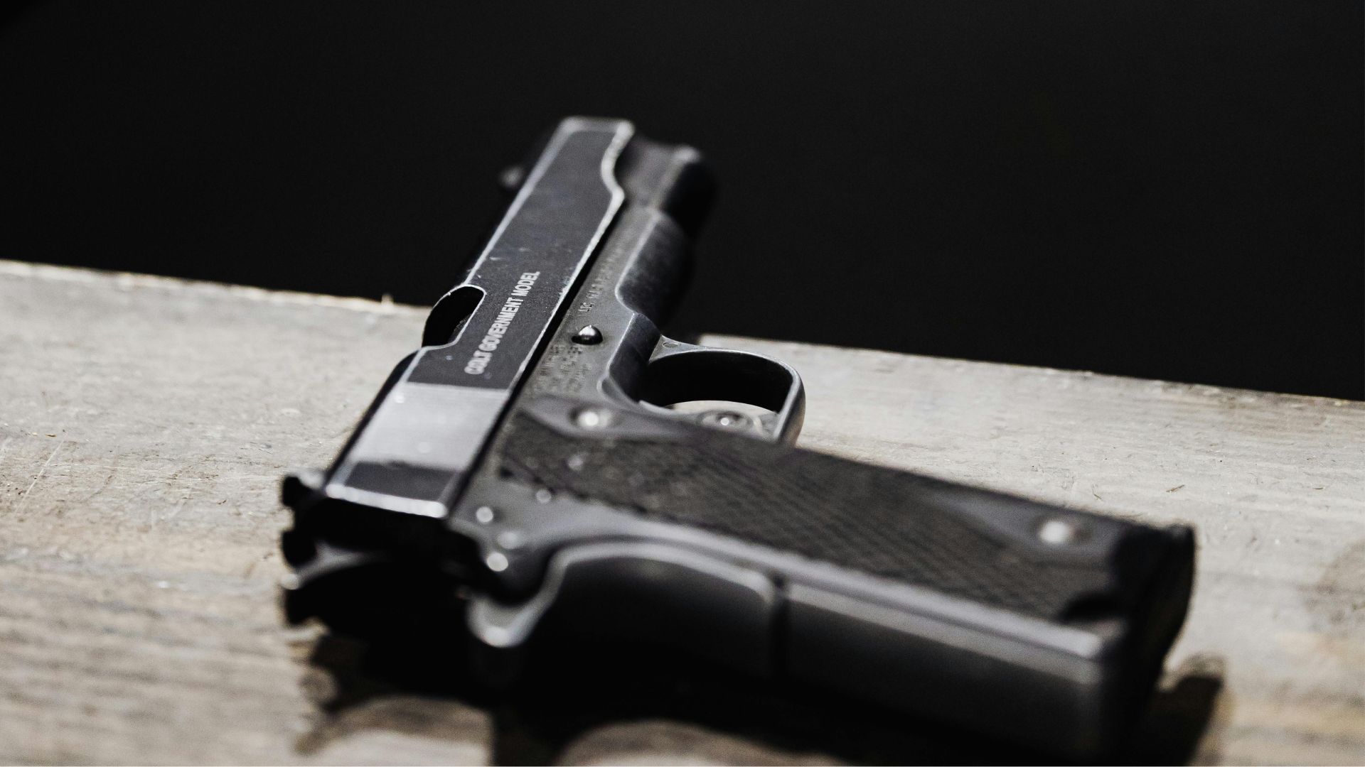 Barbat din Turda prins vanzand o arma