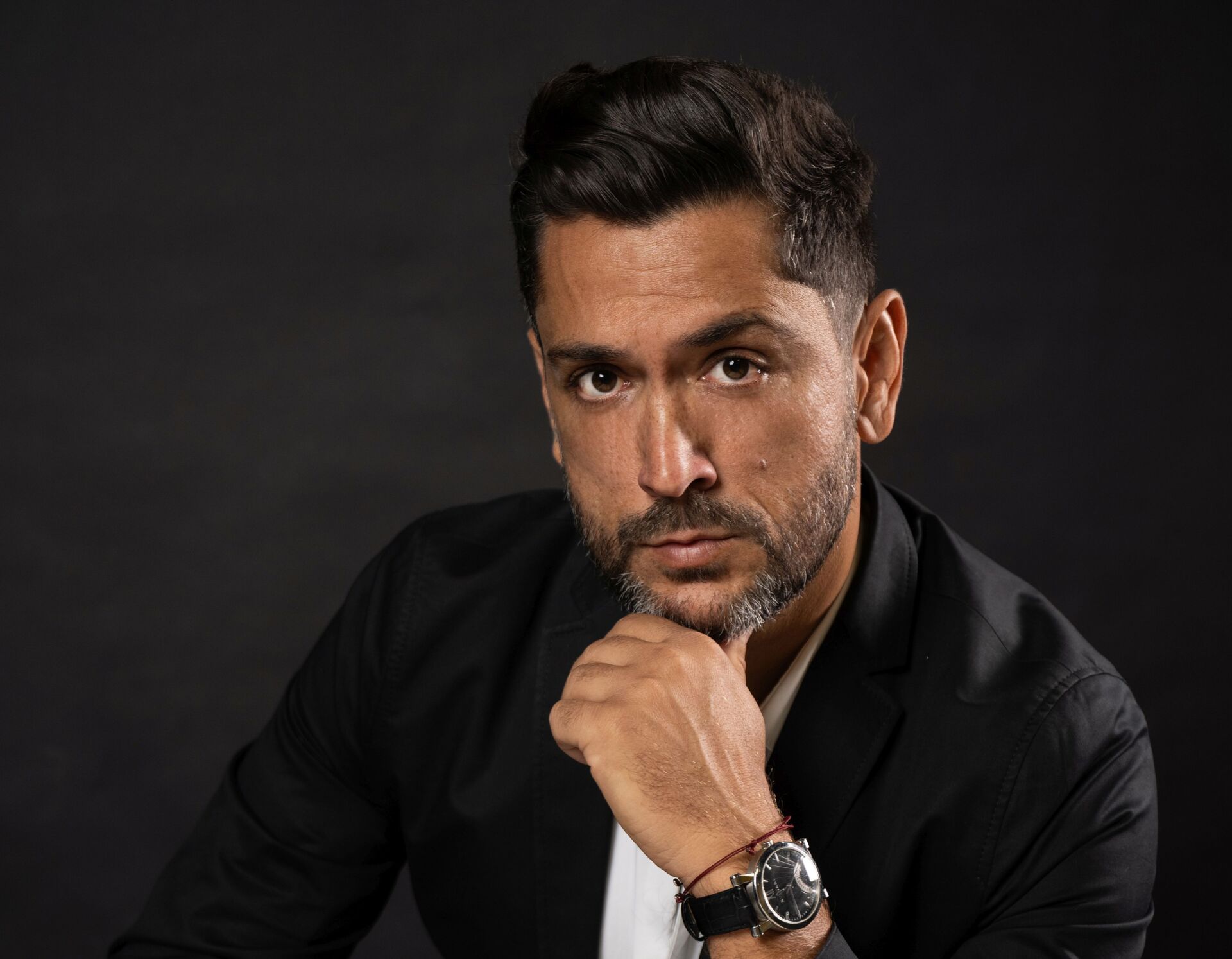 Cezar Ouatu va interpreta imnul national la meci