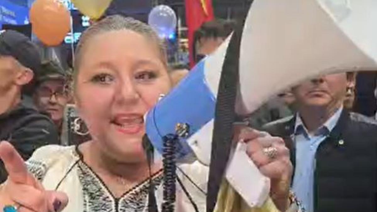 Diana Sosoaica si a sarbatorit ziua cu artificii jandarmii intervenind