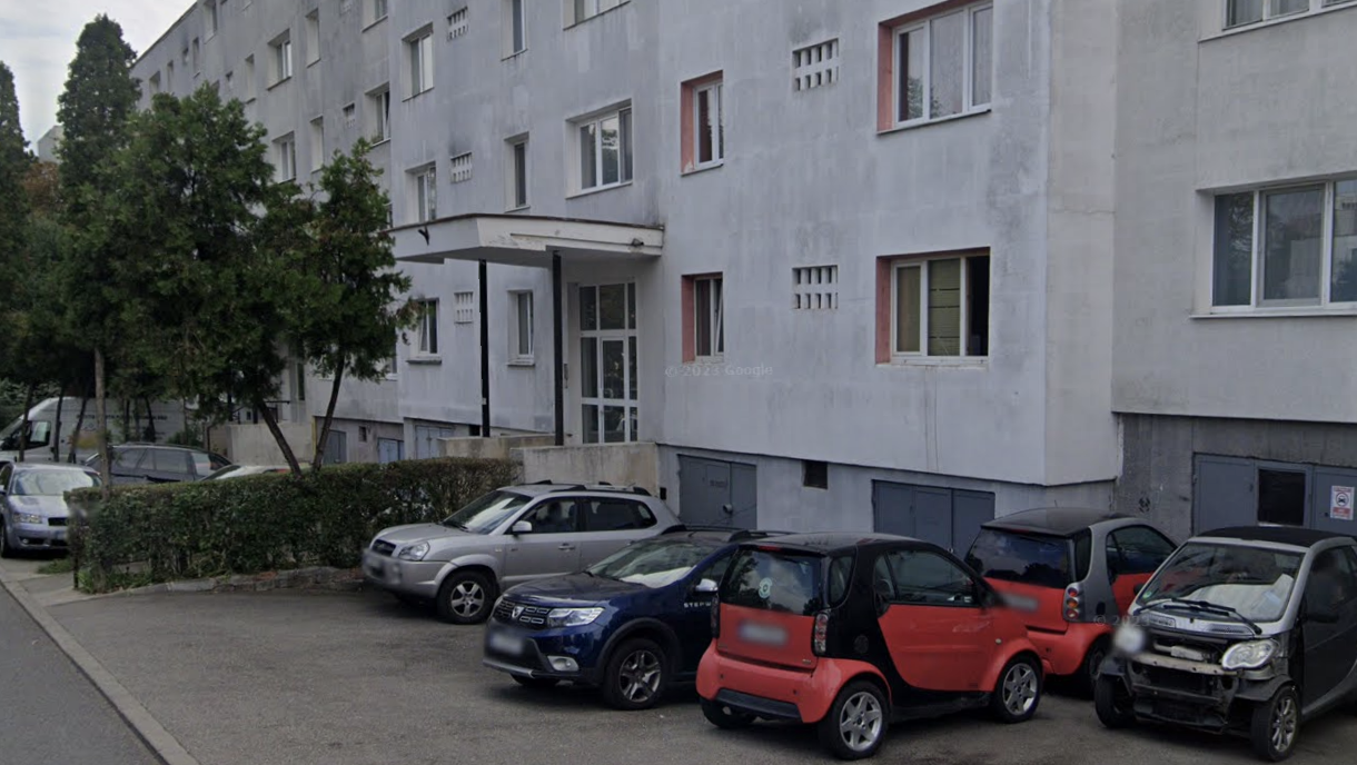 Locatarii suparati Nu putem iesi din parcare