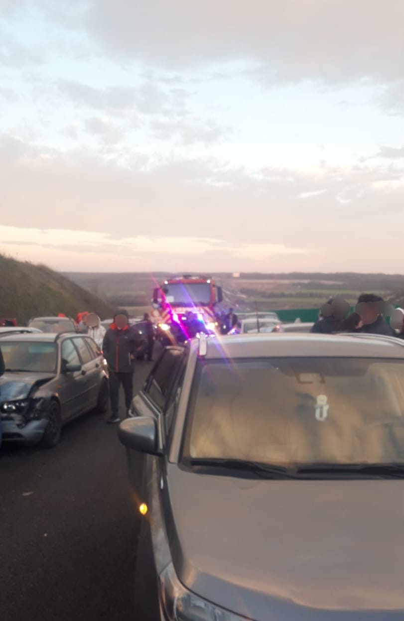 Accident pe Drumul Expres 12 27 de oameni implicate