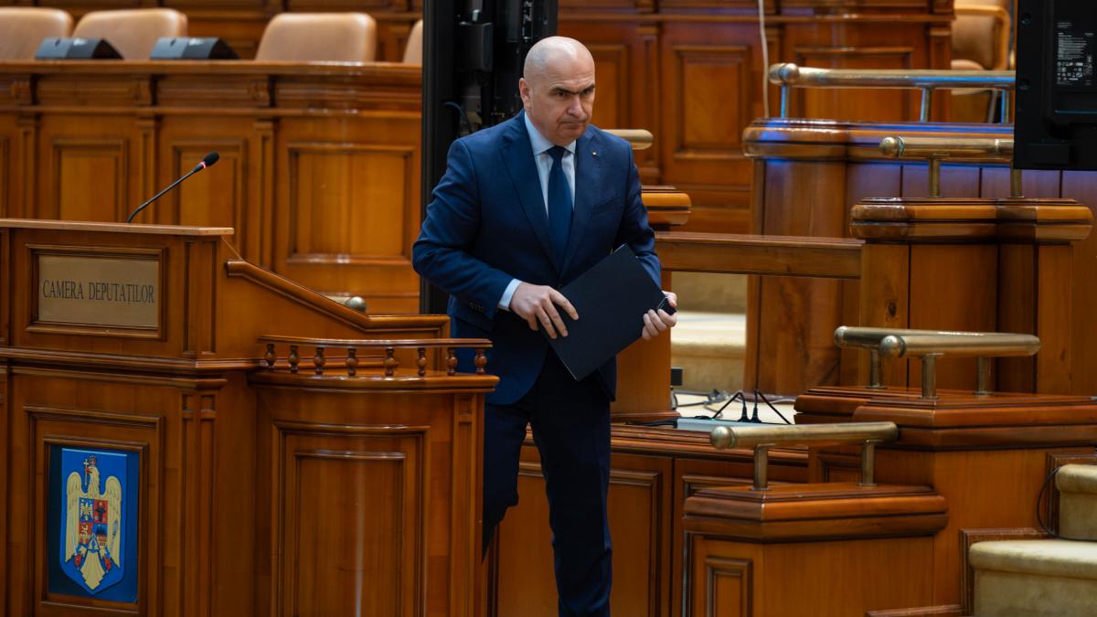 Bolojan anunta reducerea numarului de parlamentari