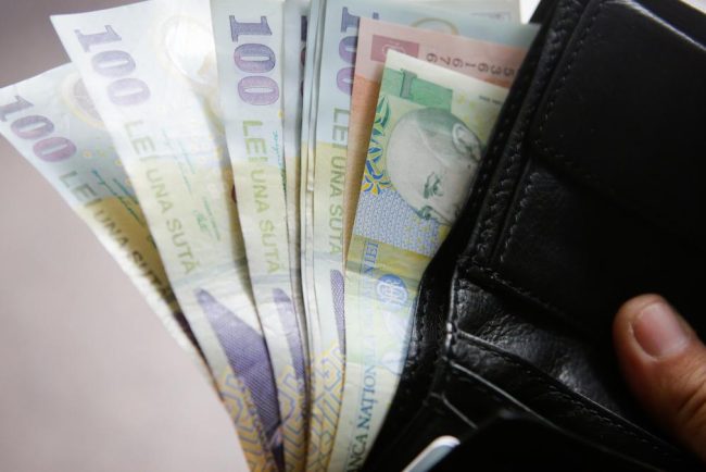 Cheltuielile cu salariile trebuie sa scada cu 20